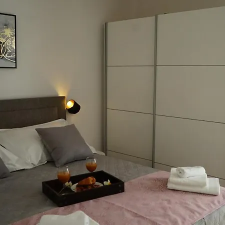 Bura2 , With Private Parking In The Garage Apartman Split