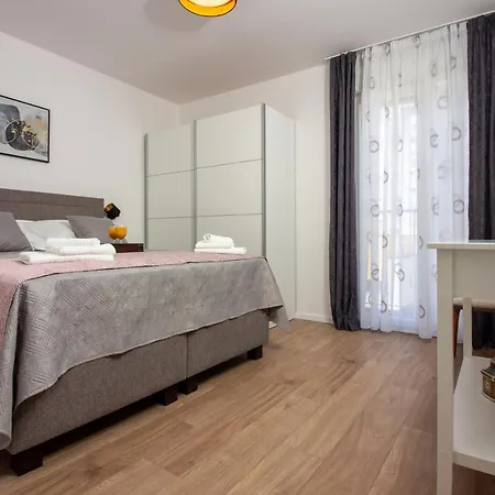 Apartman Bura2 , With Private Parking In The Garage