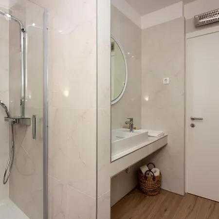 Bura2 , With Private Parking In The Garage Apartment Split