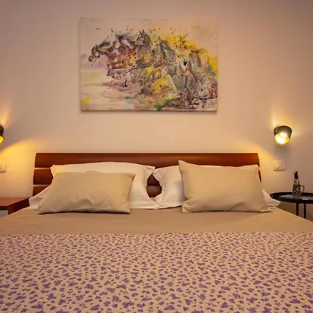 Bura2 , With Private Parking In The Garage Apartman