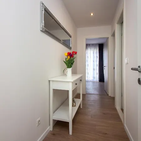 Apartman Bura2 , With Private Parking In The Garage *