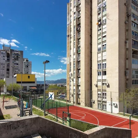 Bura2 , With Private Parking In The Garage Apartment *