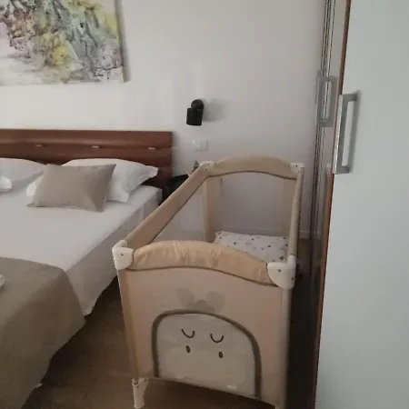 Bura2 , With Private Parking In The Garage Apartment *