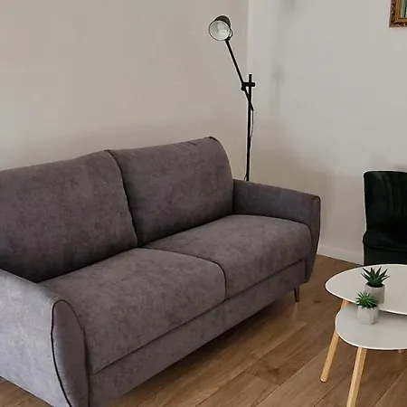 Bura2 , With Private Parking In The Garage Apartment *