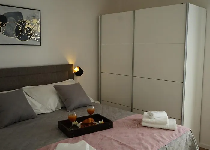 Bura2 , With Private Parking In The Garage 아파트 스플리트