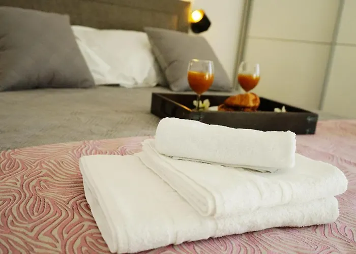 Bura2 , With Private Parking In The Garage 아파트 스플리트