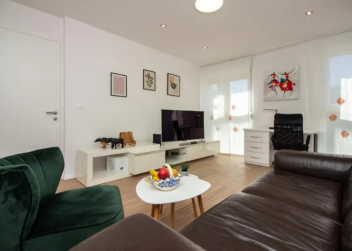 Bura2 , With Private Parking In The Garage 아파트 *