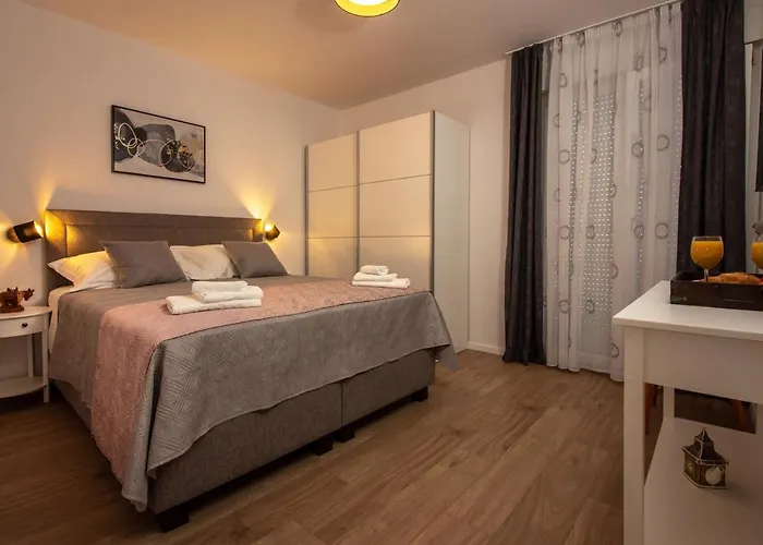 아파트 Bura2 , With Private Parking In The Garage