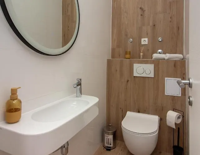 Bura2 , With Private Parking In The Garage 아파트 *