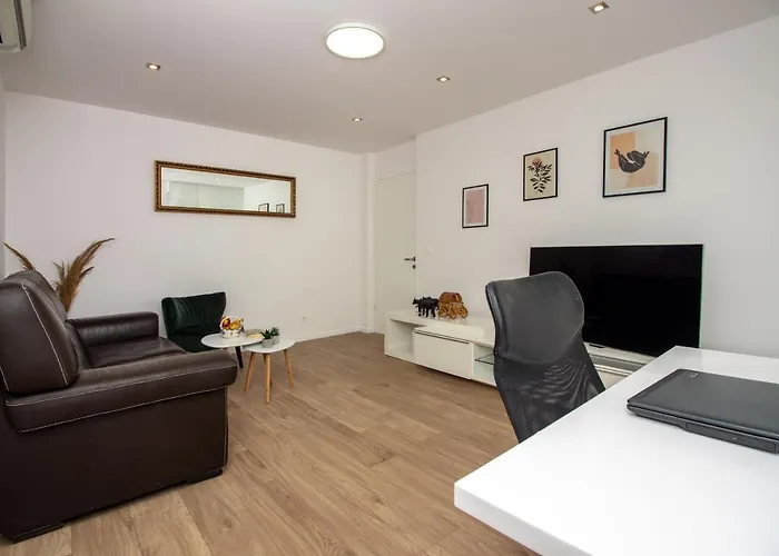 Bura2 , With Private Parking In The Garage * 스플리트