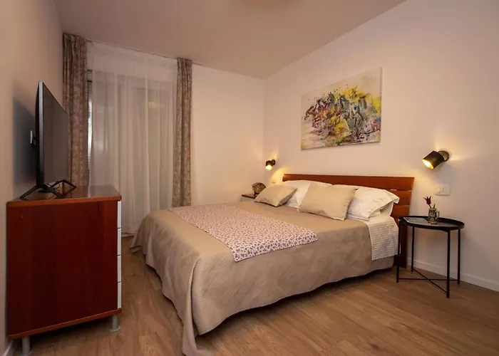 Bura2 , With Private Parking In The Garage 아파트