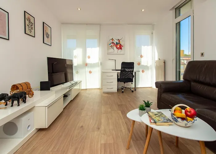 Bura2 , With Private Parking In The Garage 아파트