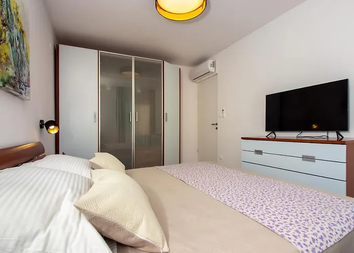 Bura2 , With Private Parking In The Garage 아파트