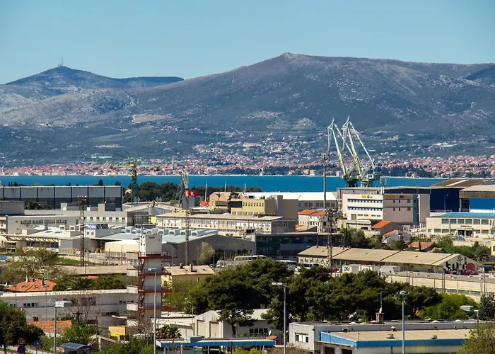 아파트 Bura2 , With Private Parking In The Garage