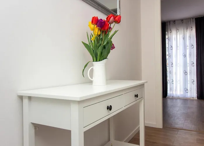 Bura2 , With Private Parking In The Garage 아파트 *