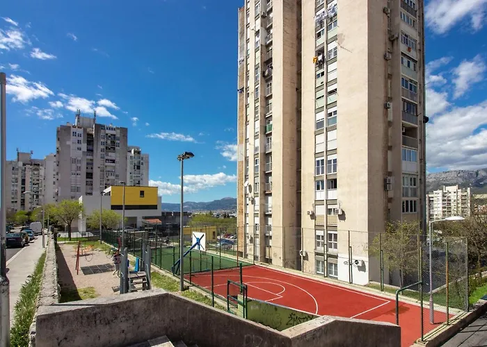 Bura2 , With Private Parking In The Garage 아파트 *